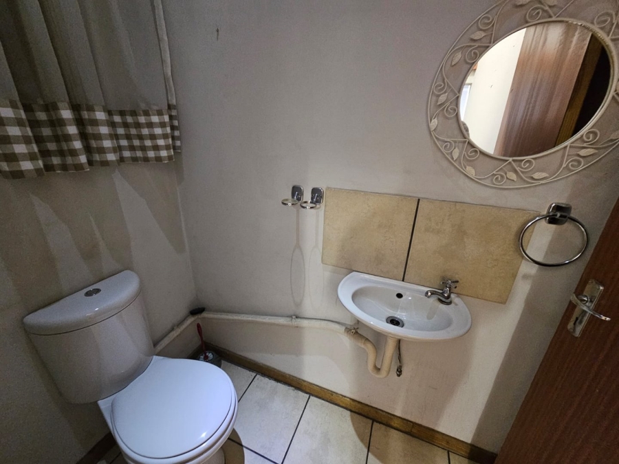 To Let commercial Property for Rent in Hospitaalheuwel Free State
